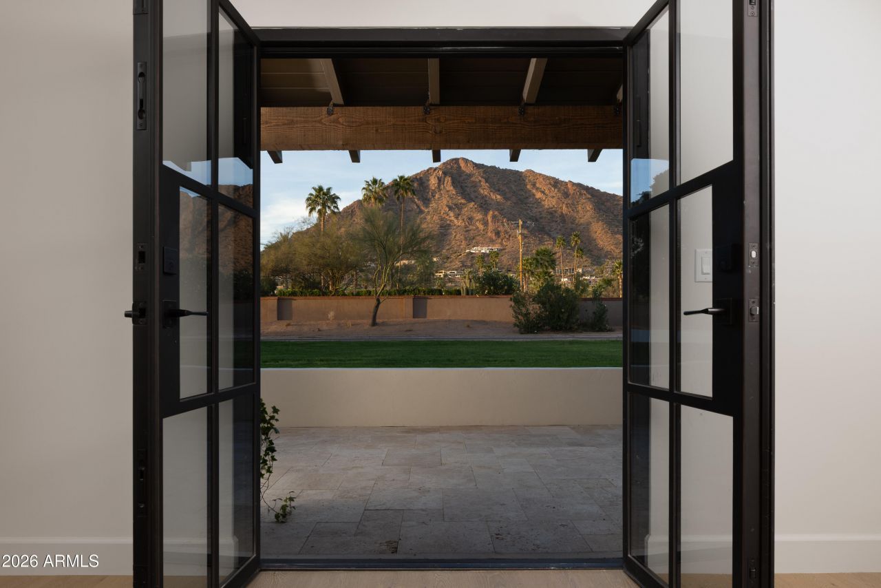 5501 E Camelback Road, Phoenix, AZ 85018 Main Photo