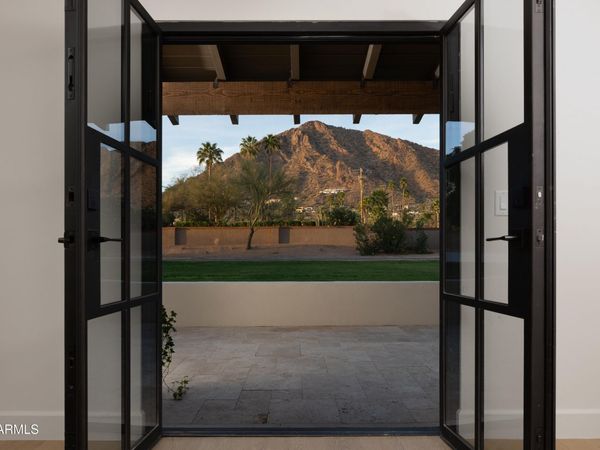 5501 E CAMELBACK Road, Phoenix, AZ 85018