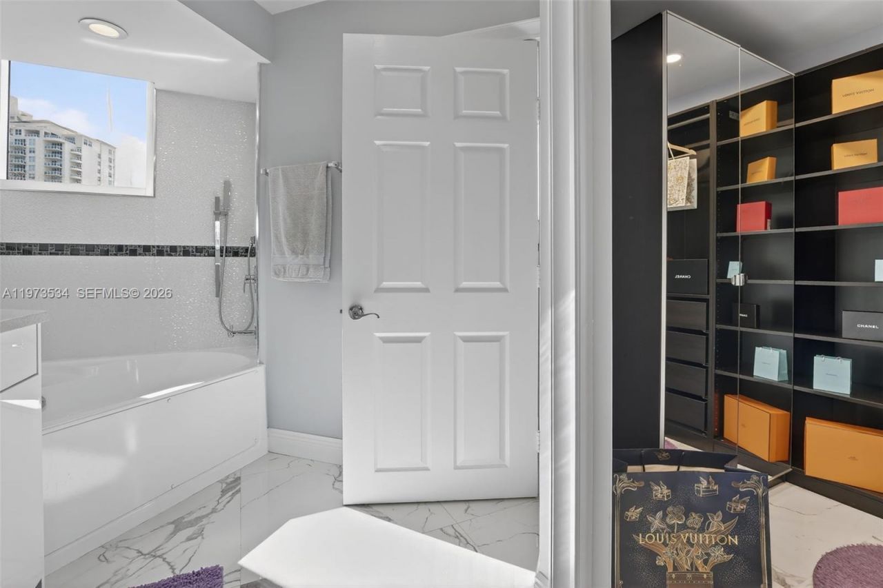 3370 Hidden Bay Dr, Unit 1501, Aventura, FL 33180 Photo