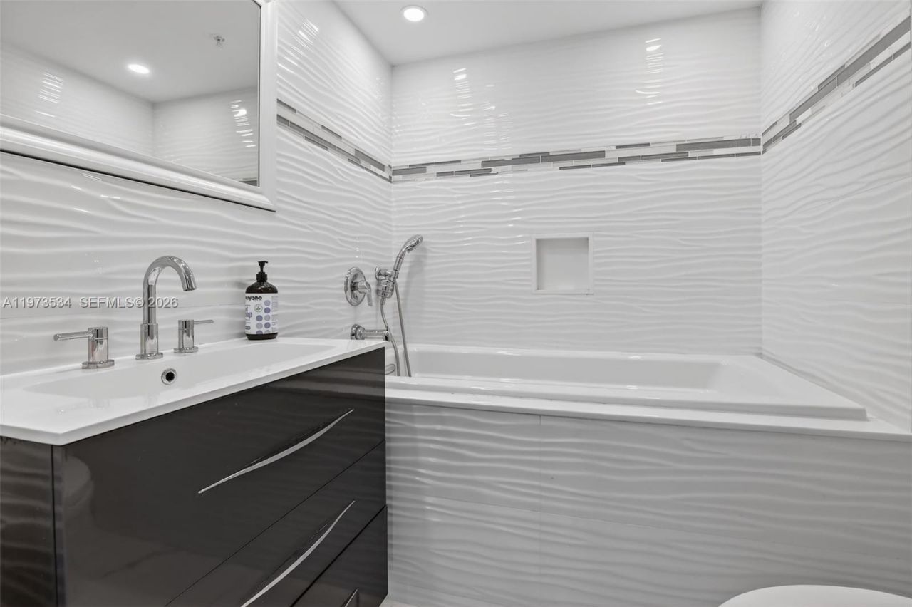 3370 Hidden Bay Dr, Unit 1501, Aventura, FL 33180 Photo