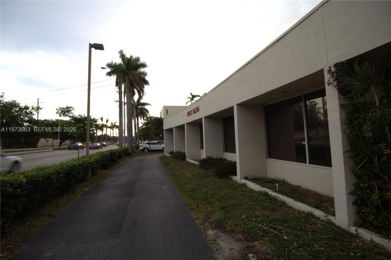 6405 NW 36th St , Virginia Gardens, FL 33166 Photo