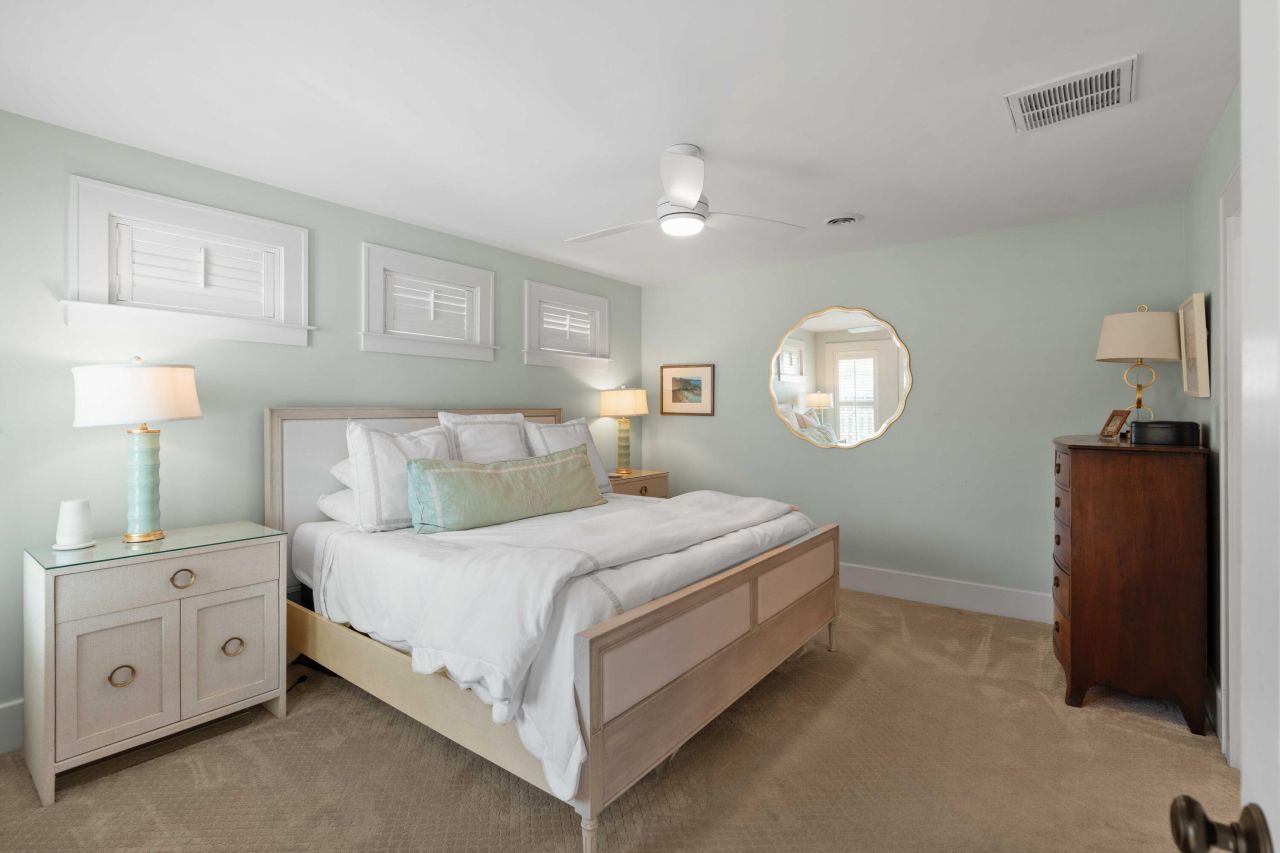 237 Gordon Street Photo 16