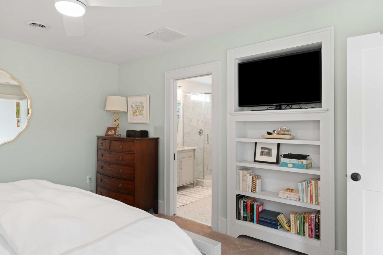 237 Gordon Street Photo 17