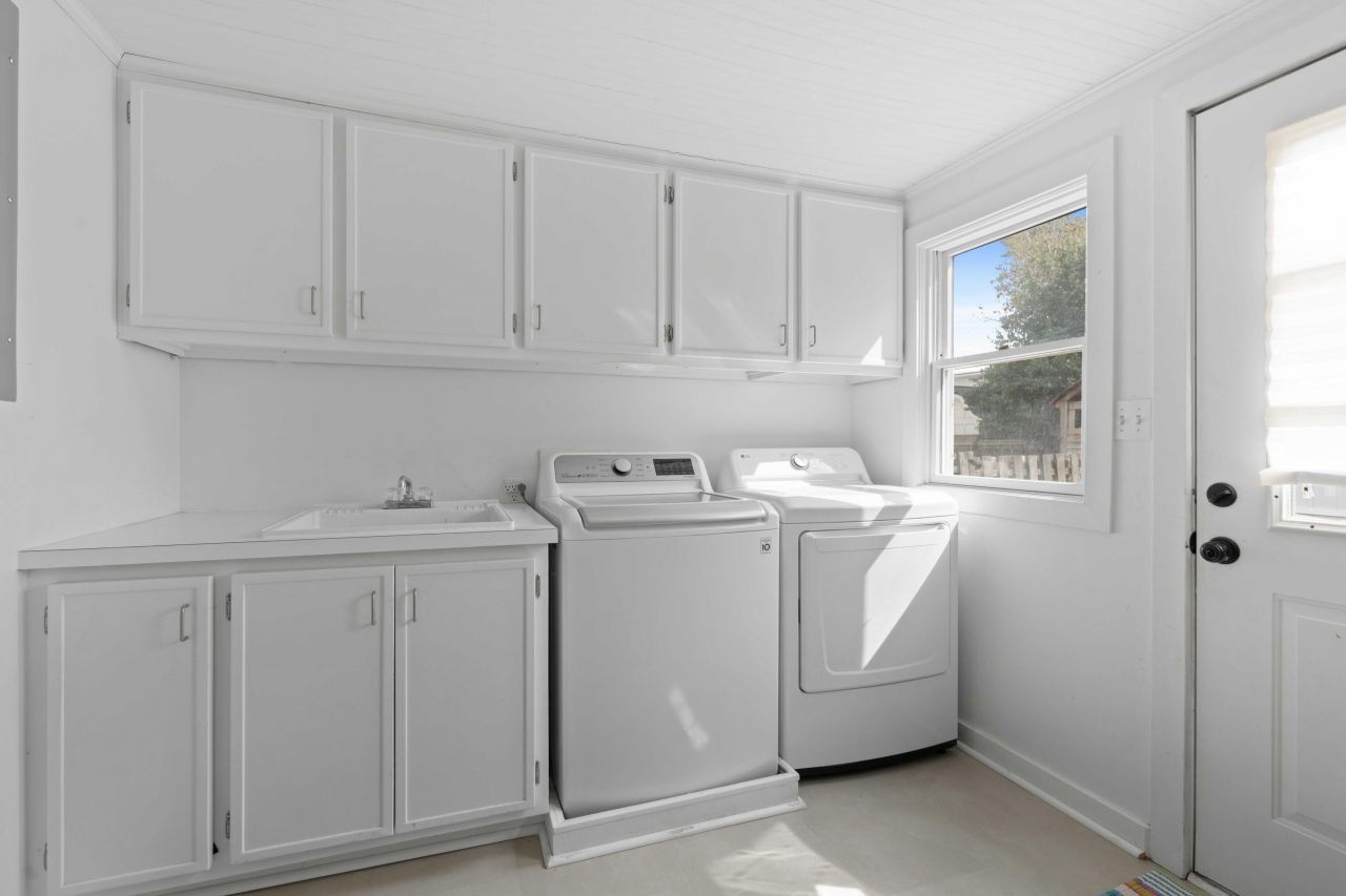 237 Gordon Street Photo 28