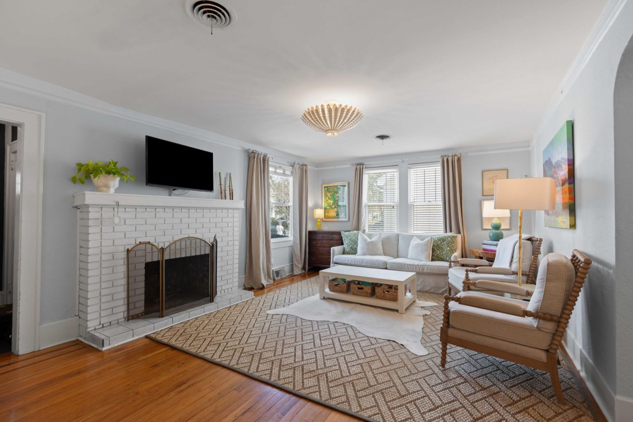 237 Gordon Street Photo 4