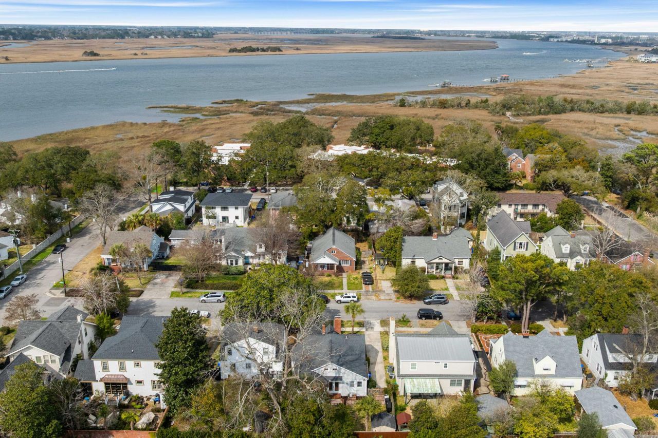 237 Gordon Street Photo 40