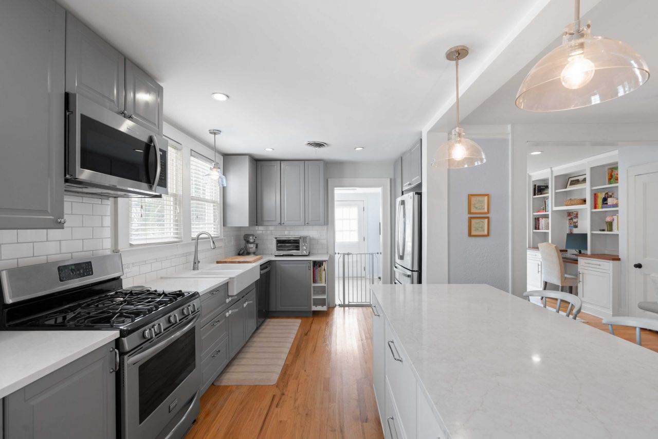 237 Gordon Street Photo 9