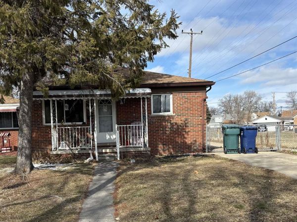 942 Farnham Avenue, Lincoln Park, MI 48146