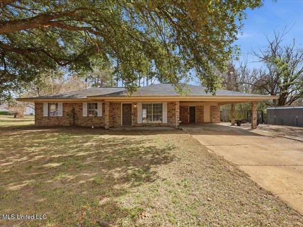 258 Twin Lakes Drive, Canton, MS 39046