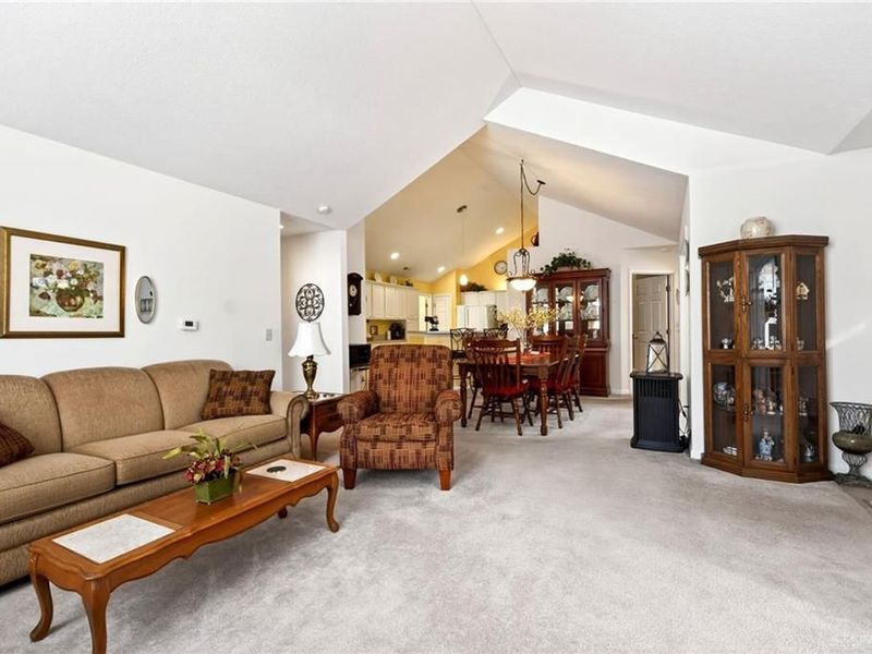 4606 Cobblestone Drive, Tipp City, OH 45371 Photo 9