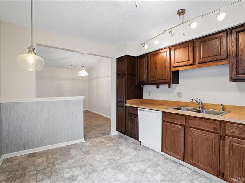 8603 Sea Pines Lane, Dayton, OH 45458 Photo 12