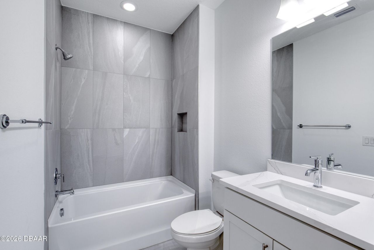 672 Hang Loose Way, Daytona Beach, FL 32124 Photo