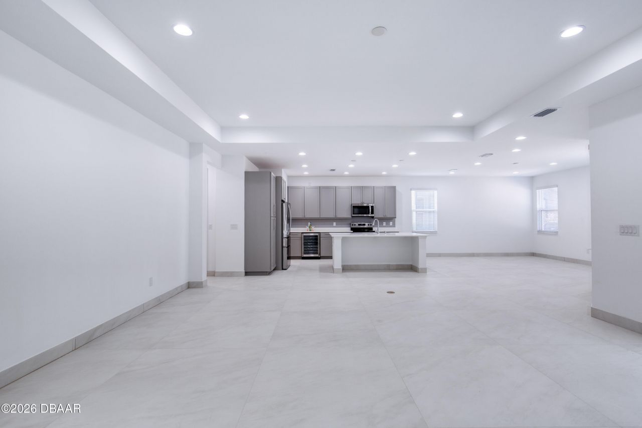 672 Hang Loose Way, Daytona Beach, FL 32124 Photo