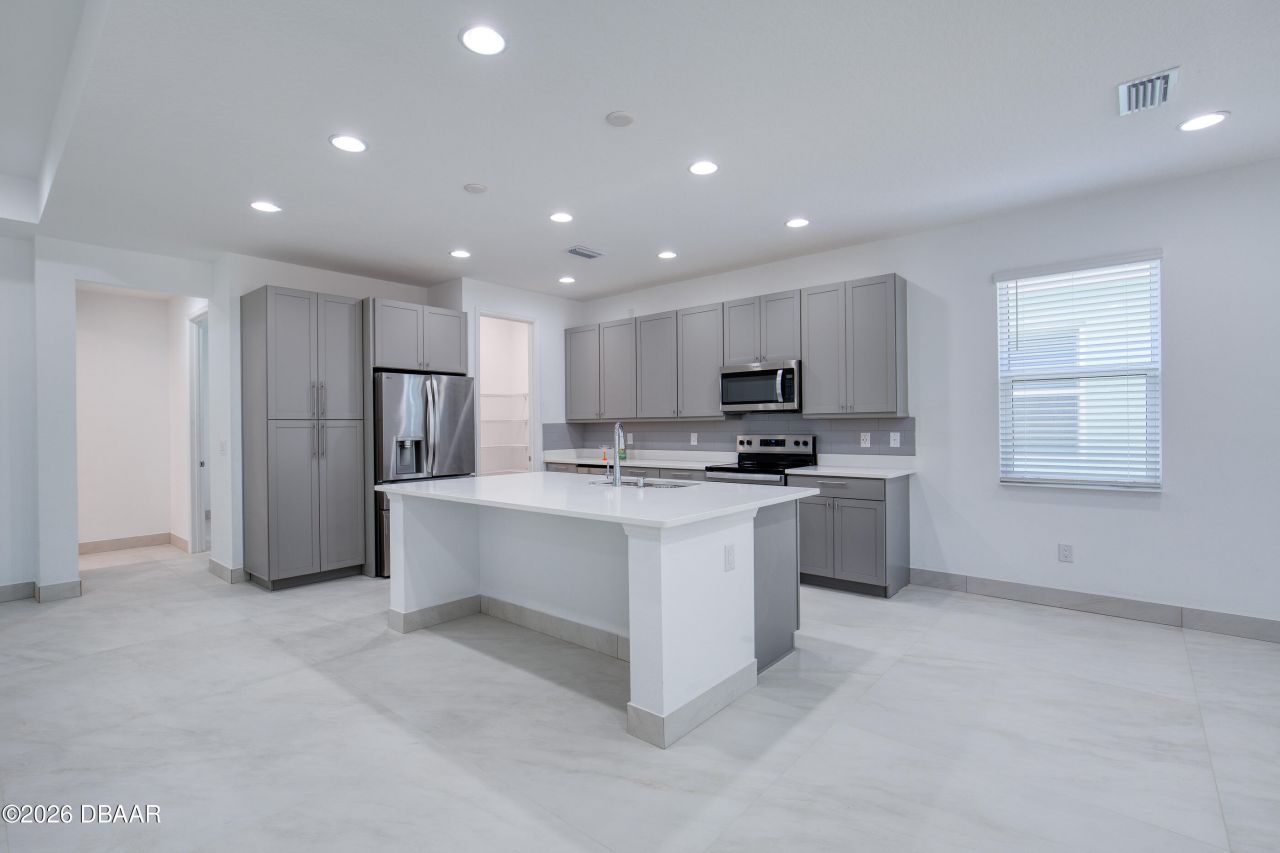 672 Hang Loose Way, Daytona Beach, FL 32124 Photo