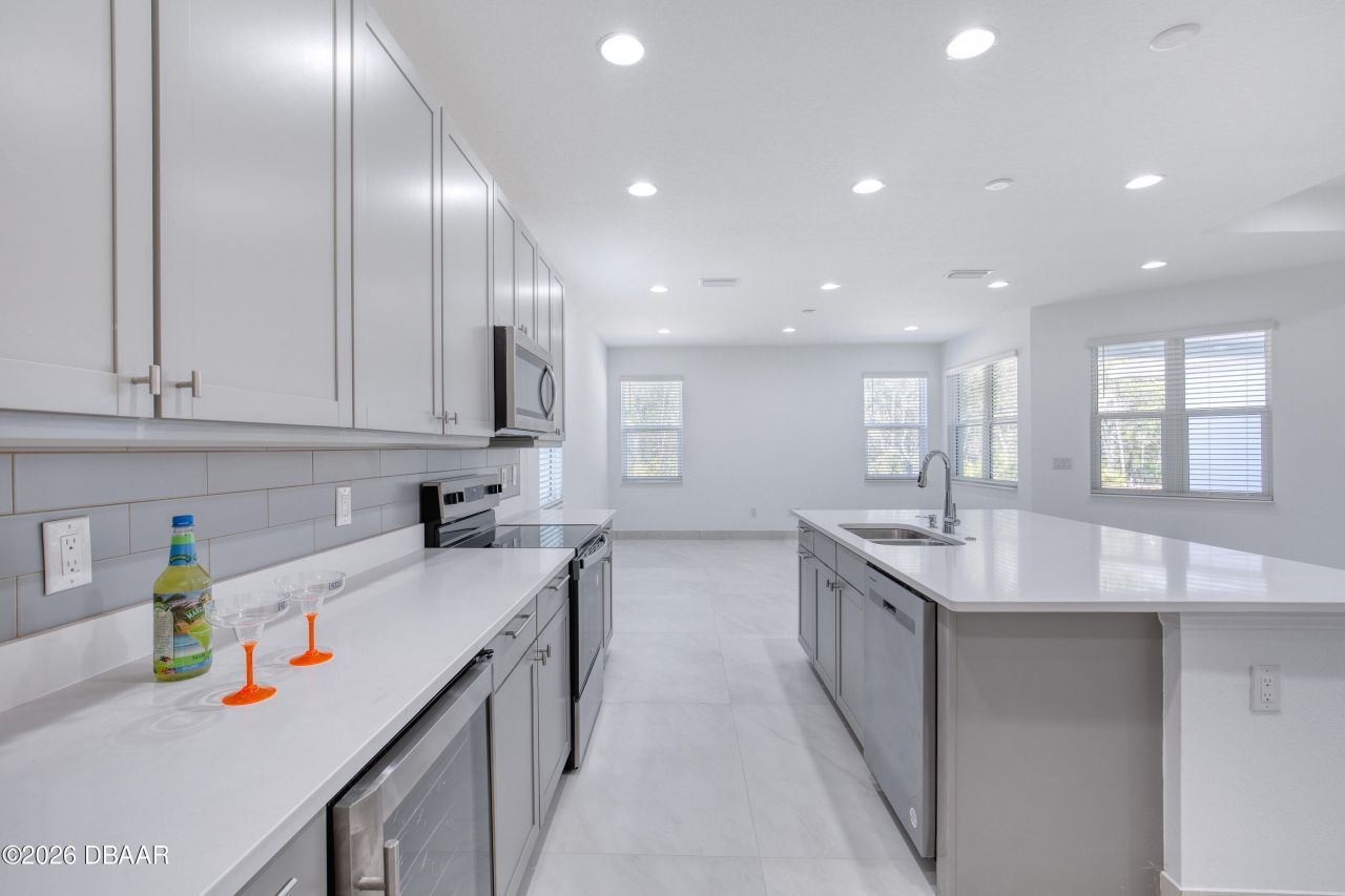 672 Hang Loose Way, Daytona Beach, FL 32124 Photo