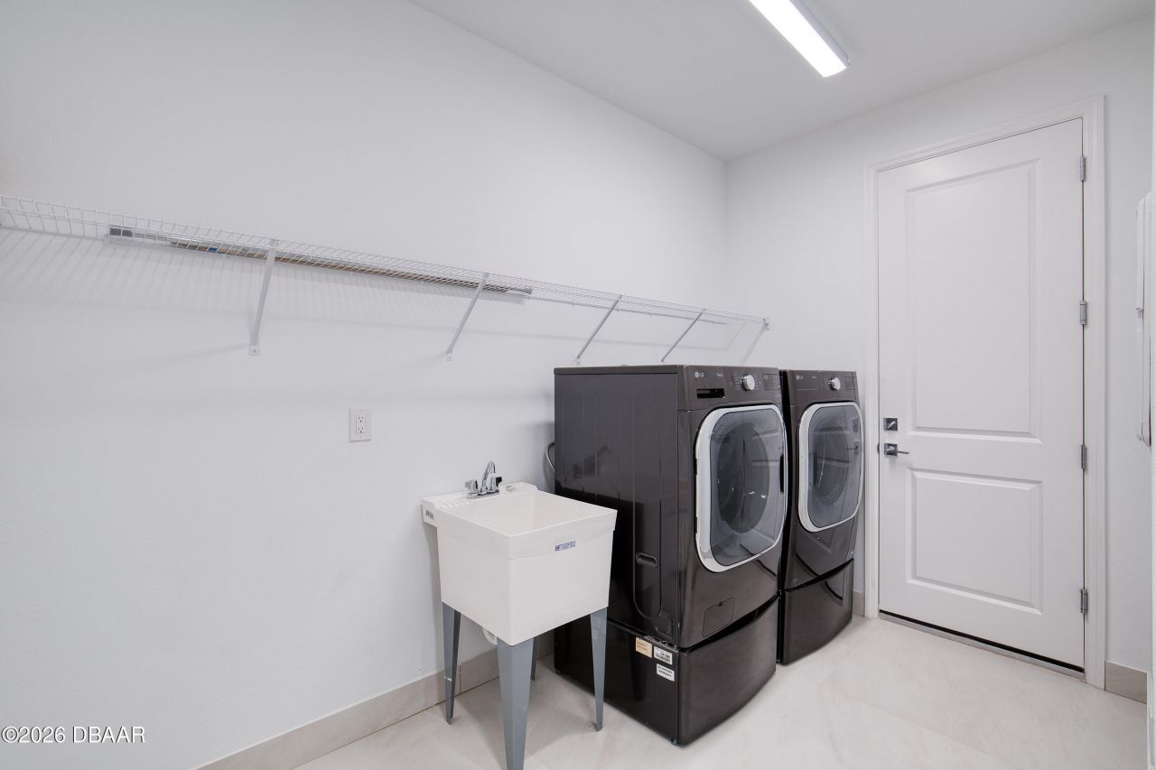 672 Hang Loose Way, Daytona Beach, FL 32124 Photo