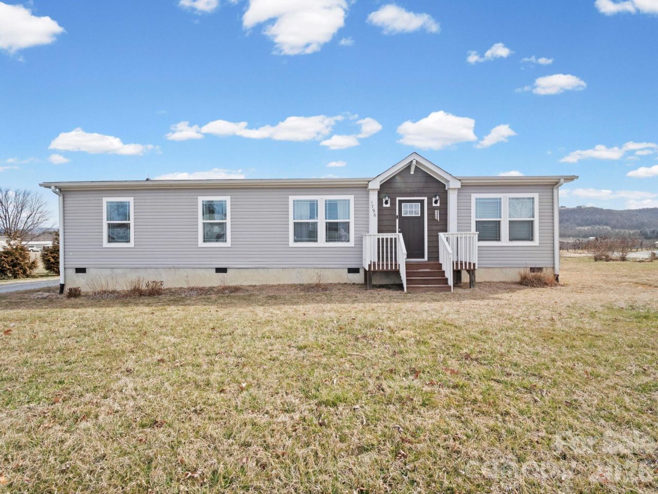 1796 Pilot Mountain Road, Hendersonville, NC 28792 Main Photo