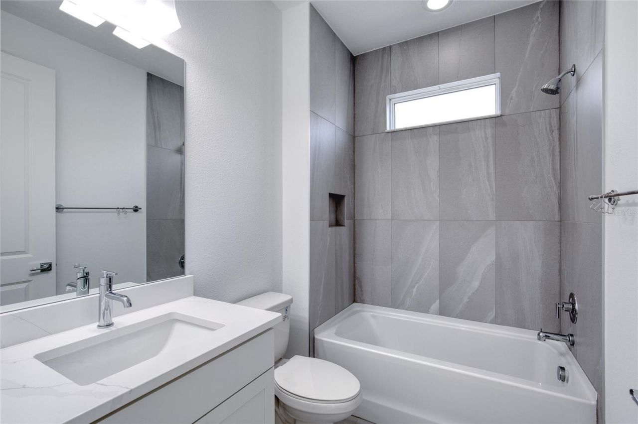 672 Hang Loose Way, Daytona Beach, FL 32124 Photo