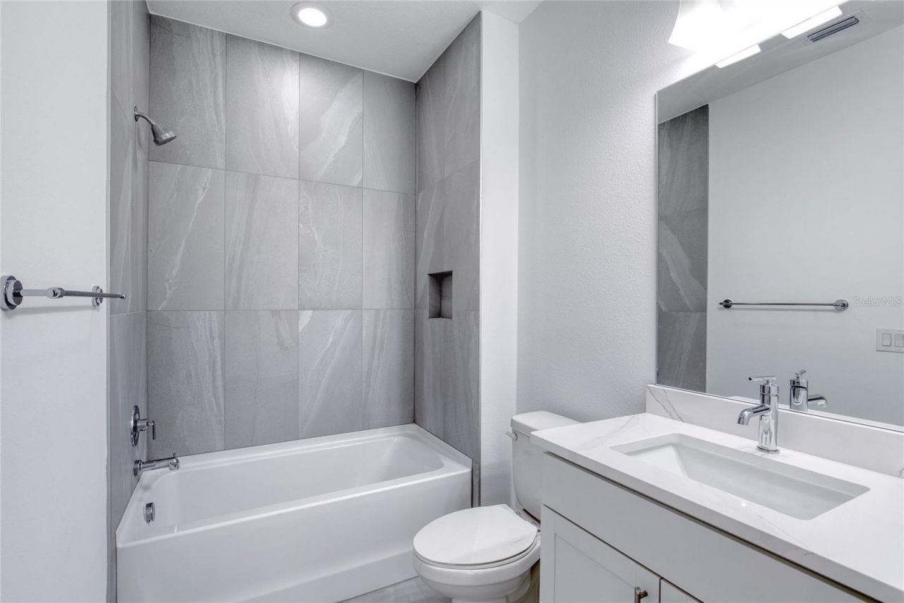 672 Hang Loose Way, Daytona Beach, FL 32124 Photo