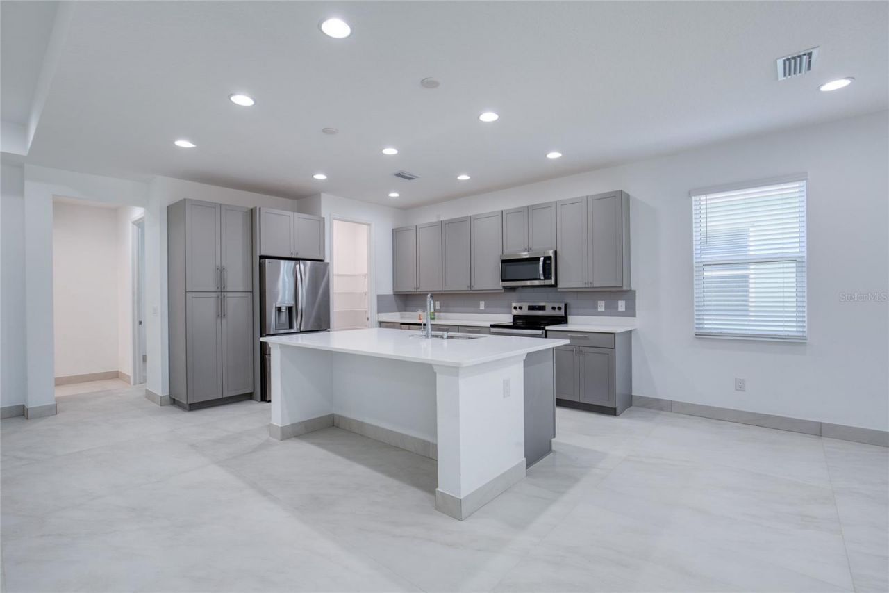 672 Hang Loose Way, Daytona Beach, FL 32124 Photo