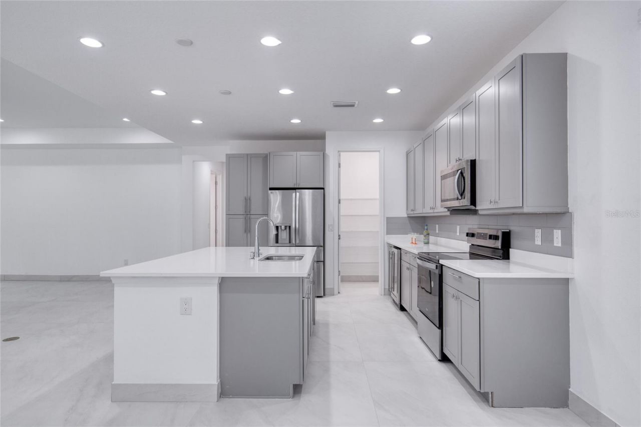 672 Hang Loose Way, Daytona Beach, FL 32124 Photo