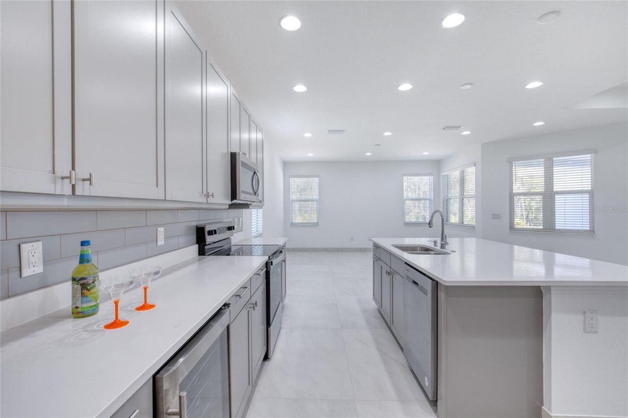 672 Hang Loose Way, Daytona Beach, FL 32124 Photo