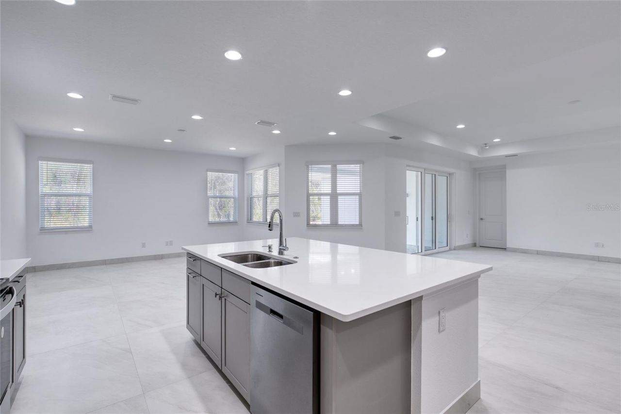 672 Hang Loose Way, Daytona Beach, FL 32124 Photo