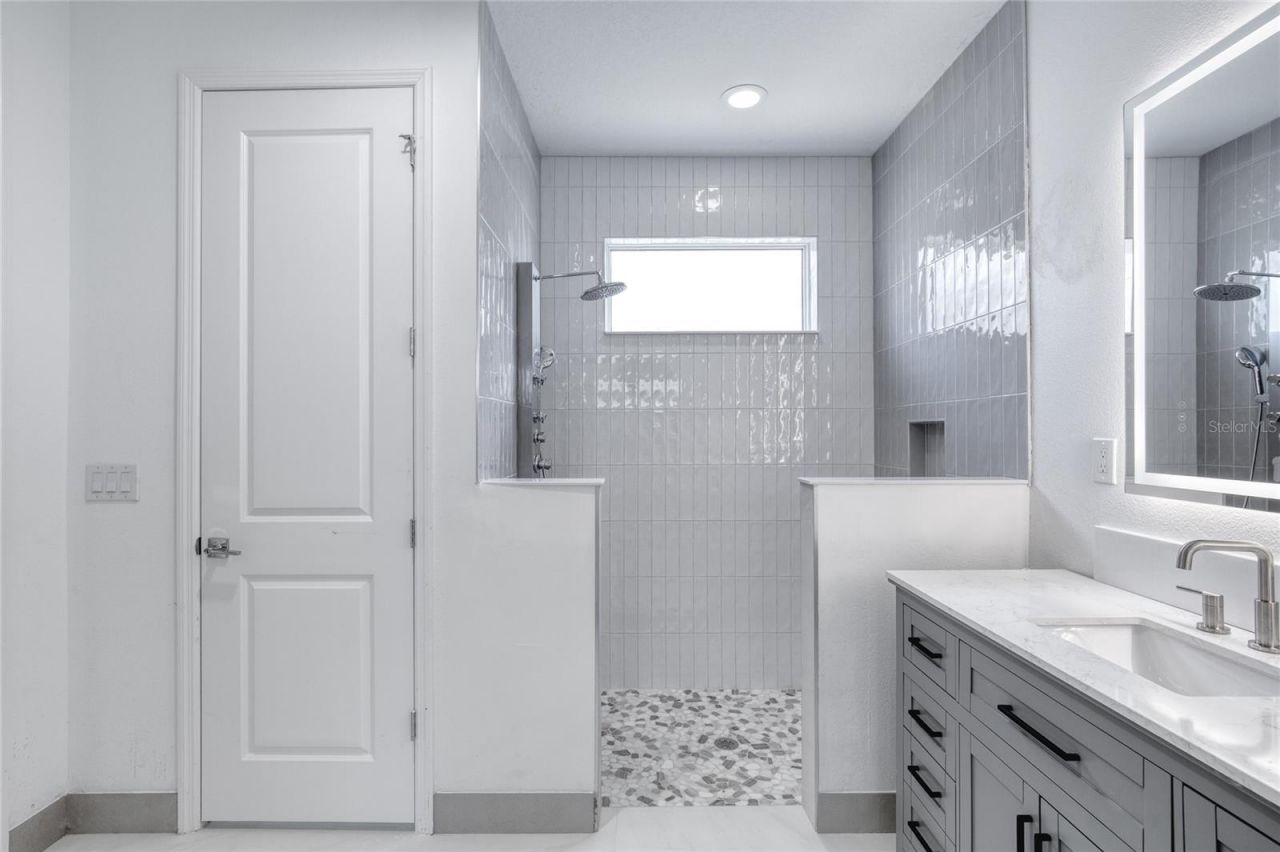 672 Hang Loose Way, Daytona Beach, FL 32124 Photo