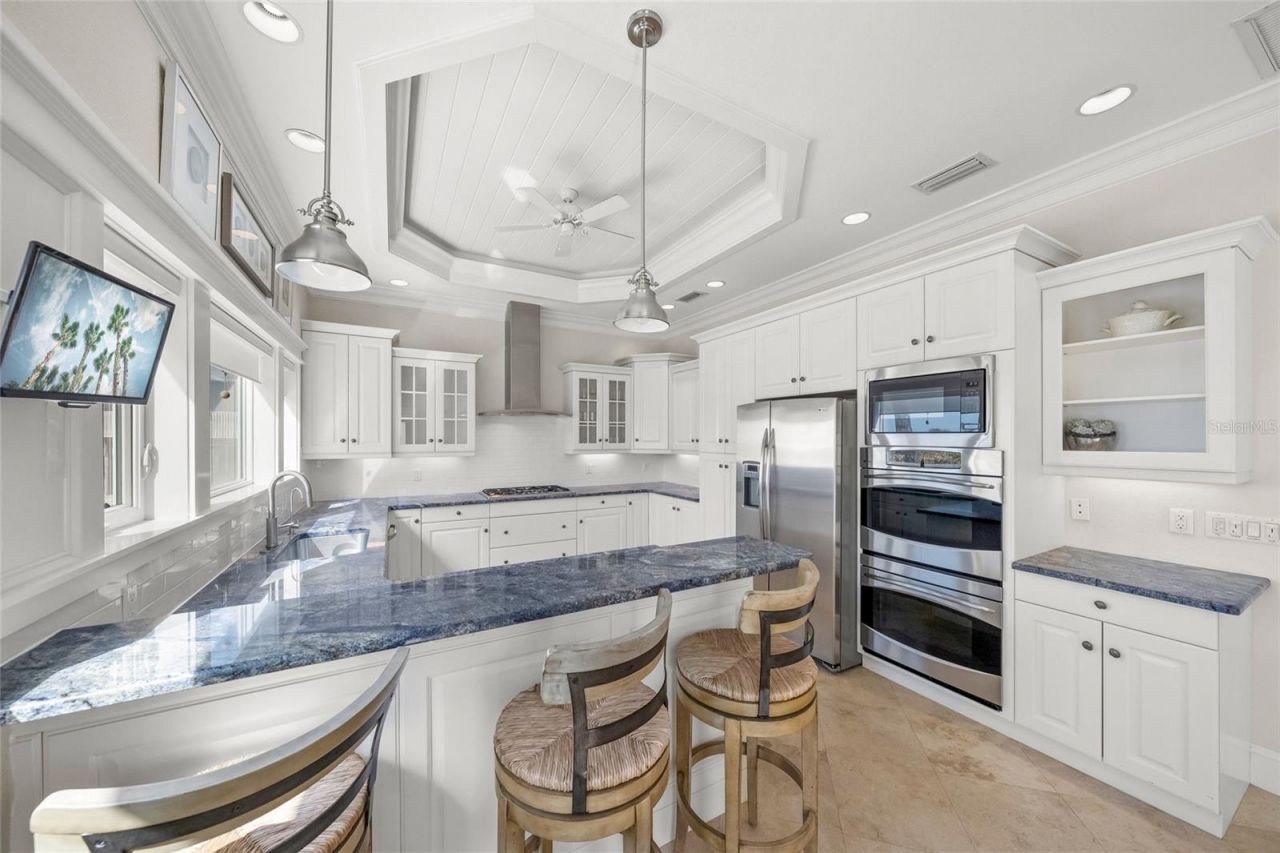 105 49th Street, Holmes Beach, FL 34217 Photo