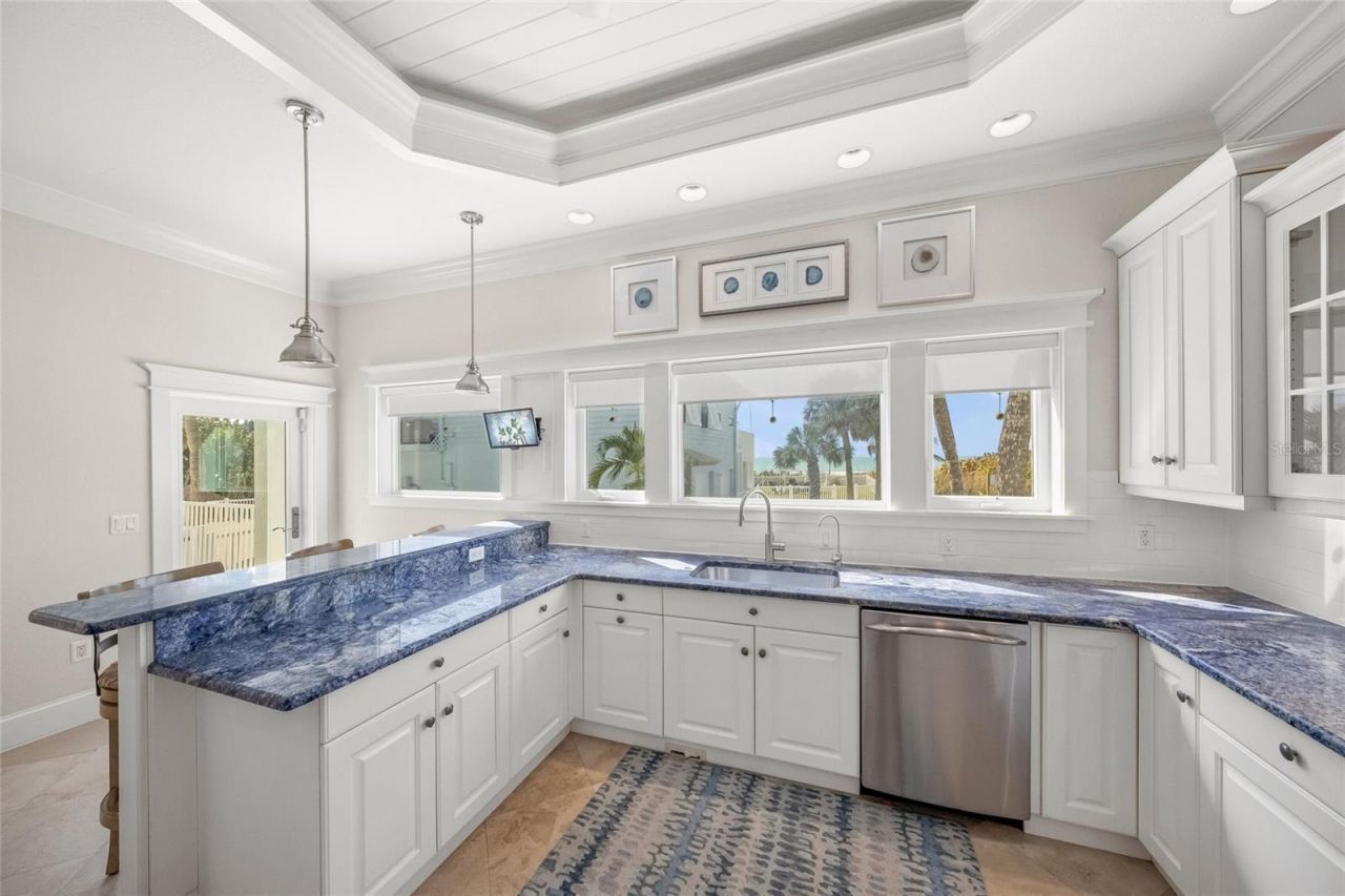 105 49th Street, Holmes Beach, FL 34217 Photo