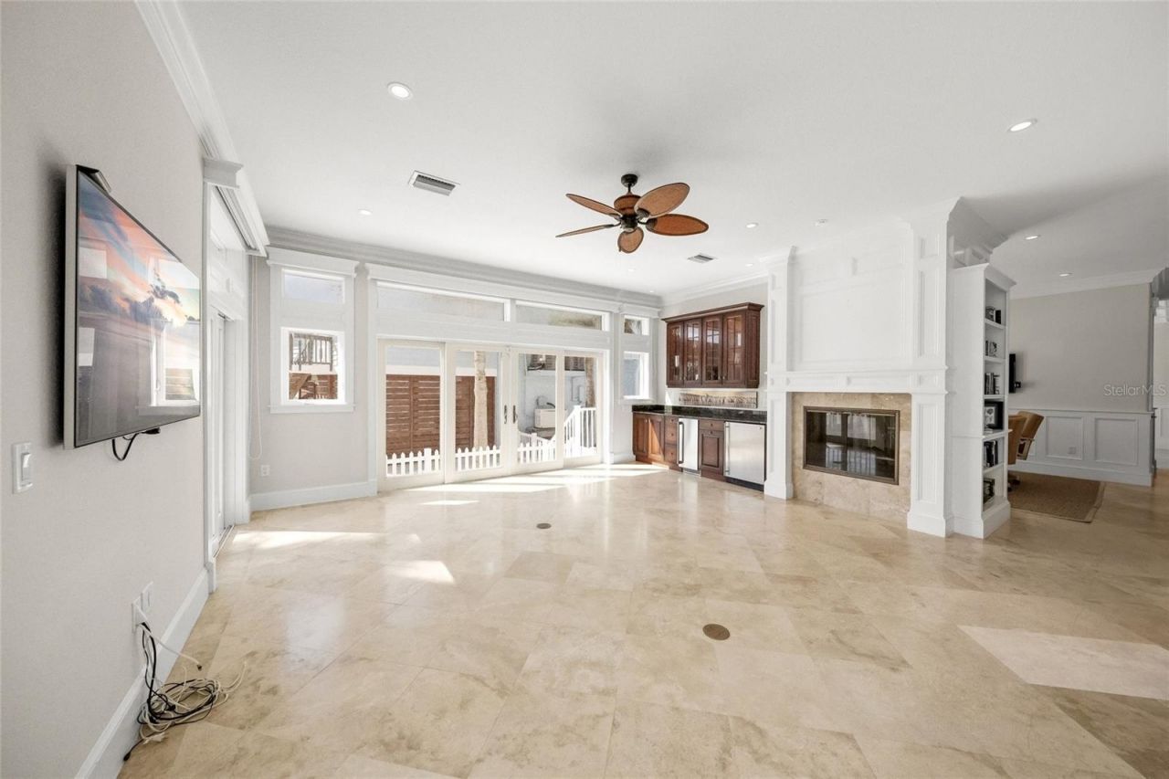 105 49th Street, Holmes Beach, FL 34217 Photo