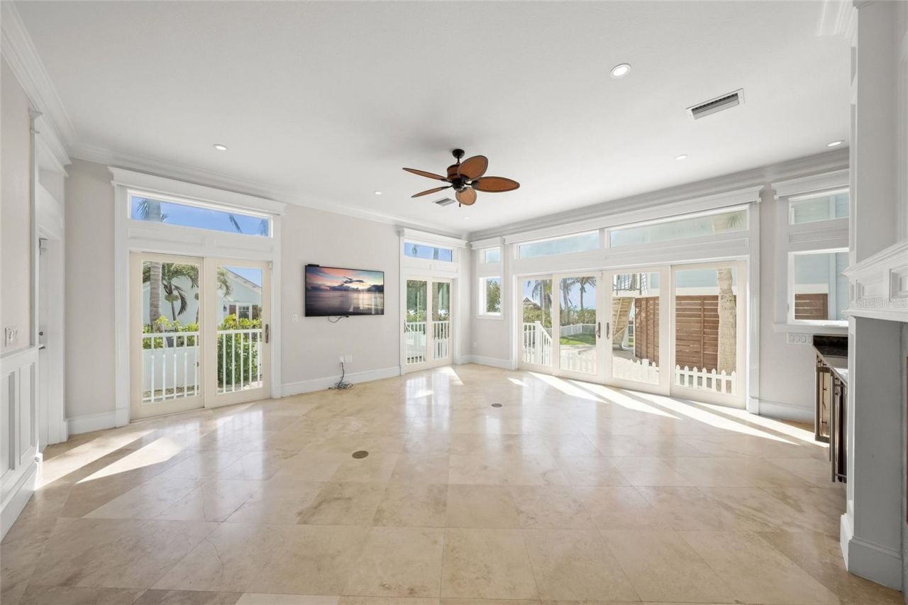 105 49th Street, Holmes Beach, FL 34217 Photo