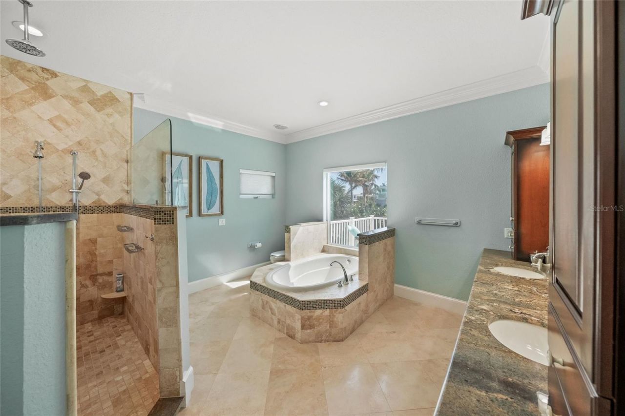 105 49th Street, Holmes Beach, FL 34217 Photo