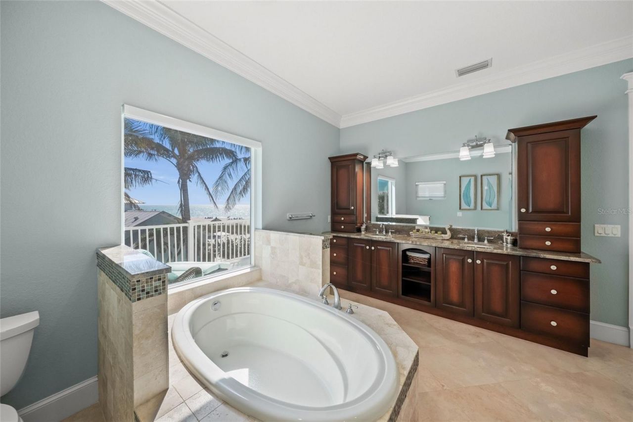 105 49th Street, Holmes Beach, FL 34217 Photo