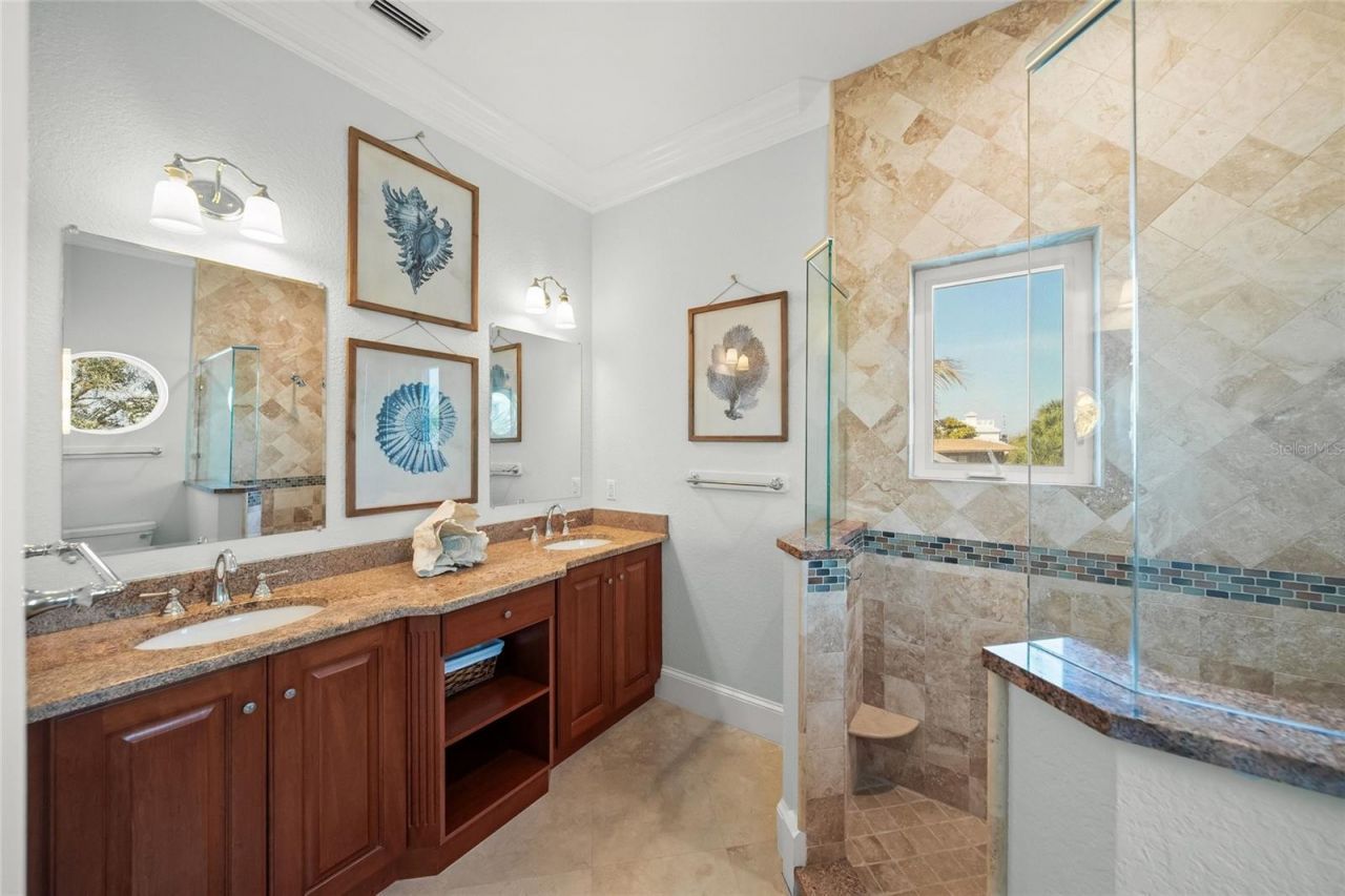 105 49th Street, Holmes Beach, FL 34217 Photo