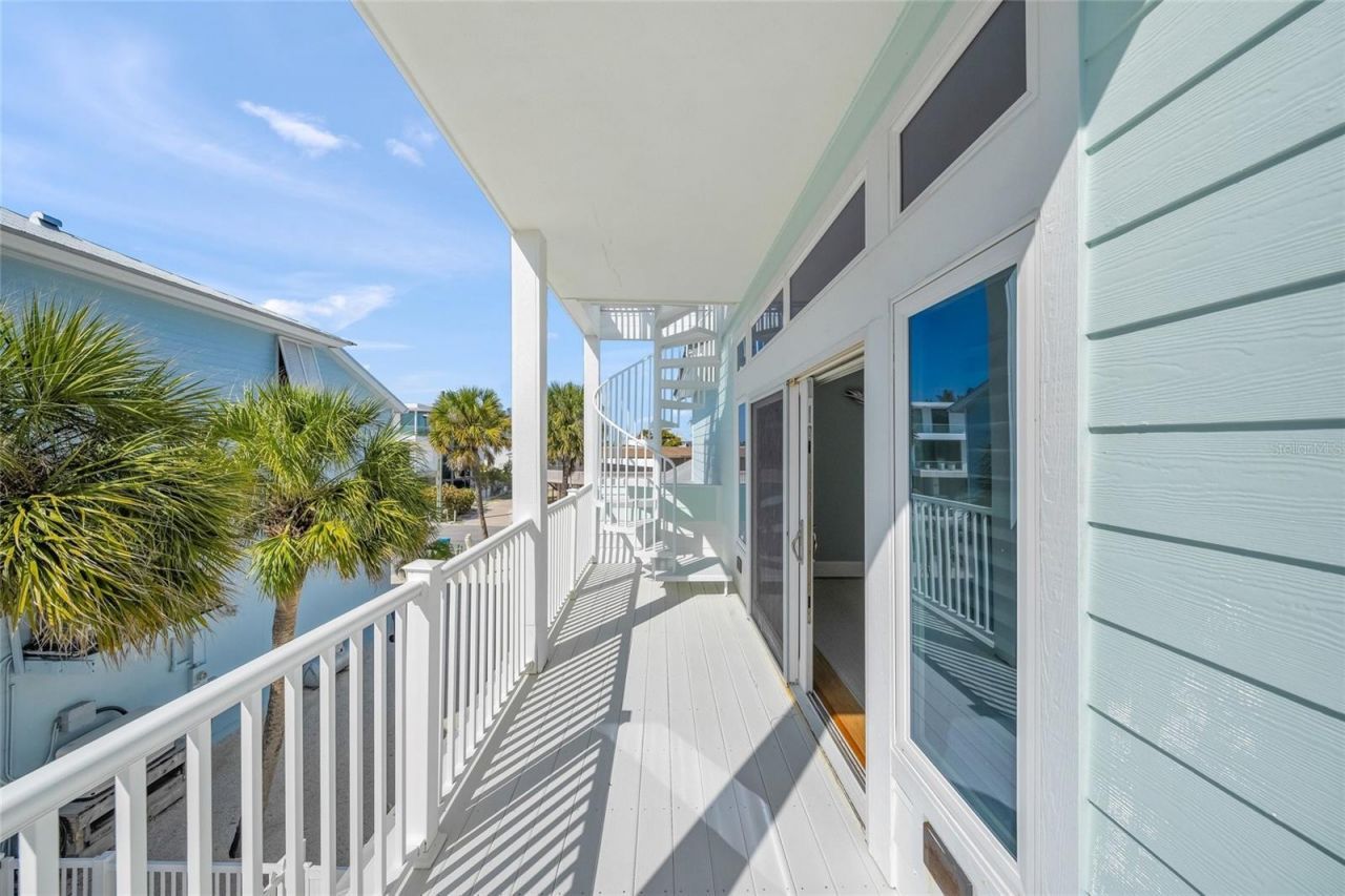 105 49th Street, Holmes Beach, FL 34217 Photo