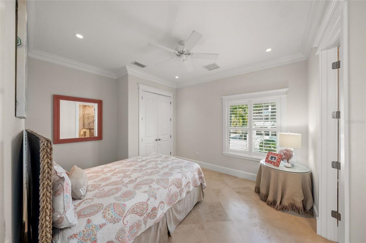 105 49th Street, Holmes Beach, FL 34217 Photo