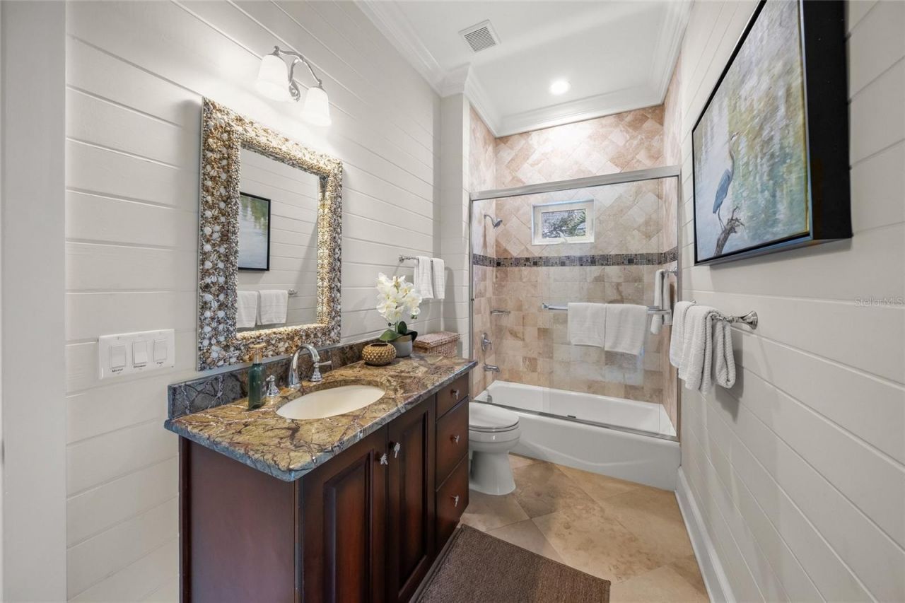 105 49th Street, Holmes Beach, FL 34217 Photo