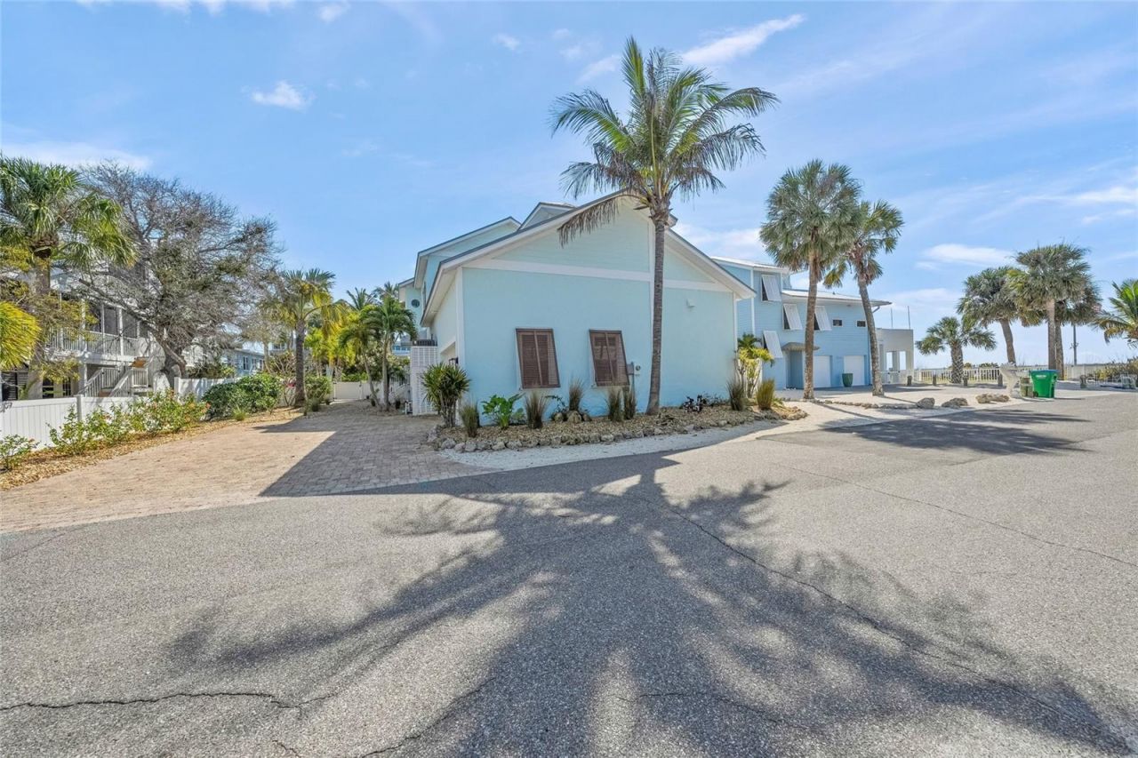 105 49th Street, Holmes Beach, FL 34217 Photo