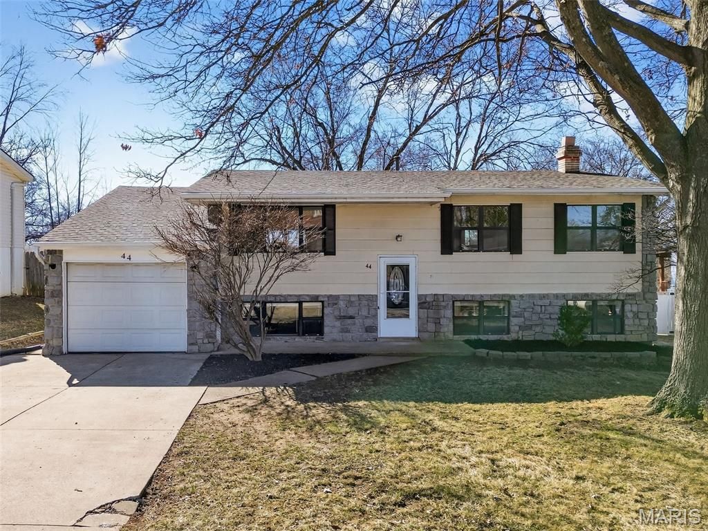 44 Saint Lawrence Drive , Ballwin, MO 63021 Main Photo