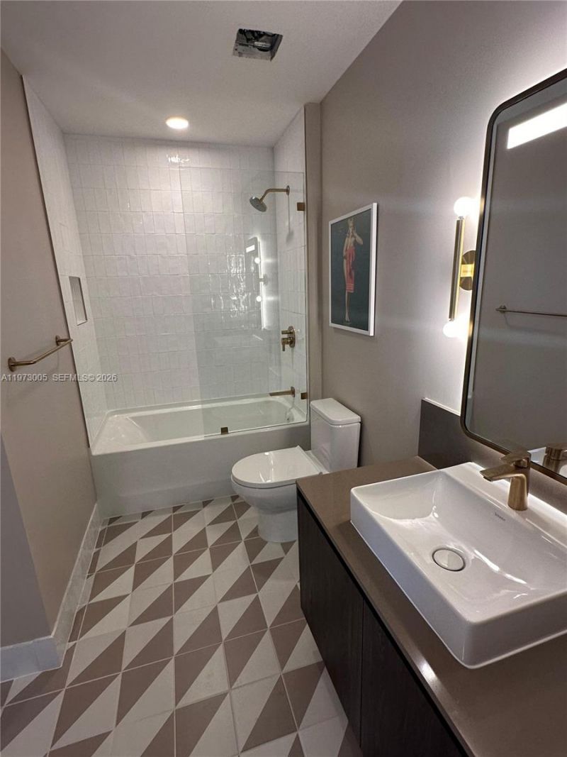 159 NE 6th St , Unit 4811, Miami, FL 33132 Photo