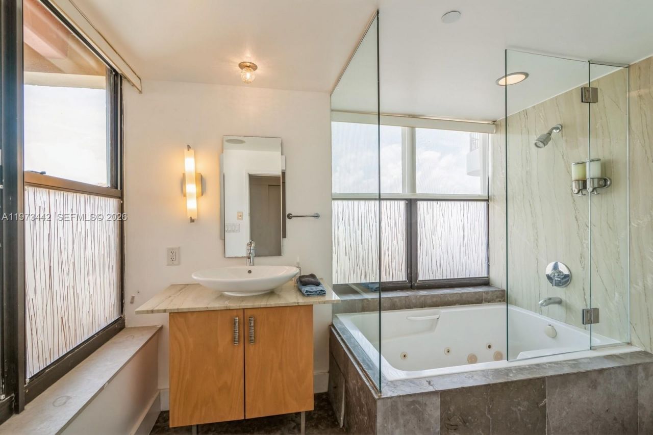 1330 Ocean Dr, Unit 4A, Miami Beach, FL 33139 Photo