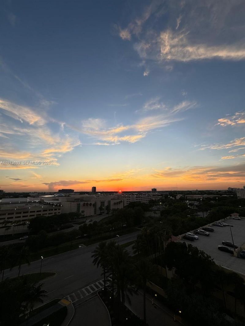 19501 W Country Club Dr, Unit 1011, Aventura, FL 33180 Photo