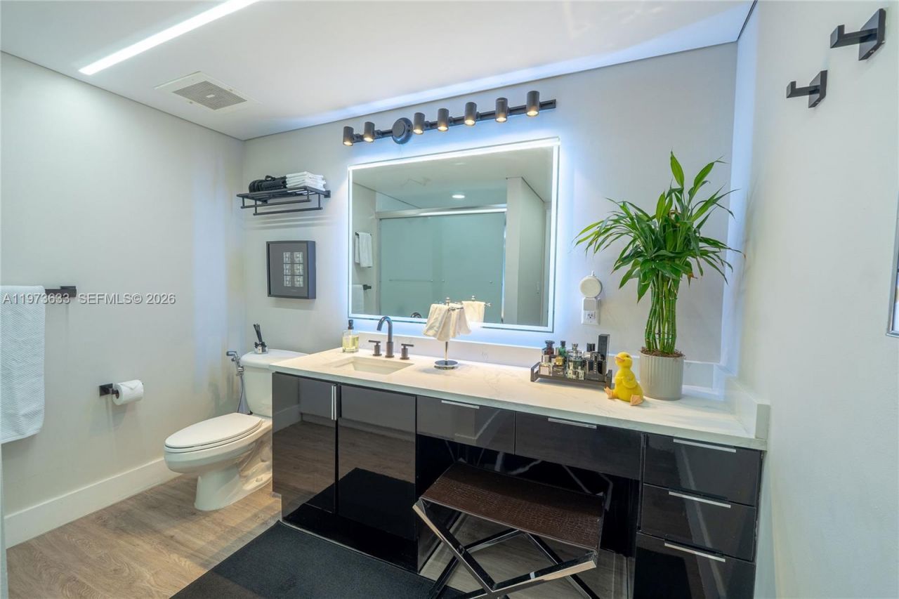 19501 W Country Club Dr , Unit 1011, Aventura, FL 33180 Photo