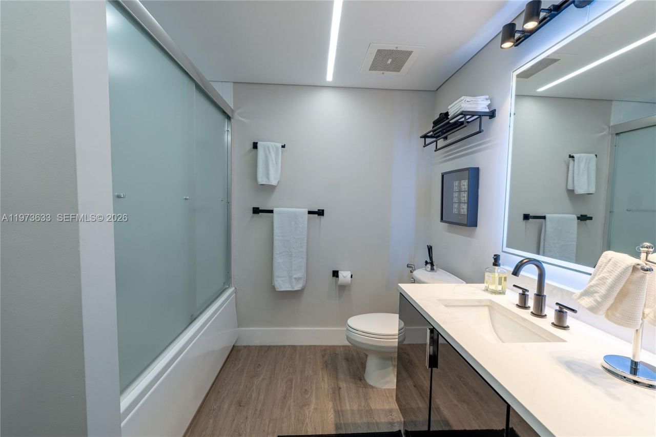 19501 W Country Club Dr , Unit 1011, Aventura, FL 33180 Photo