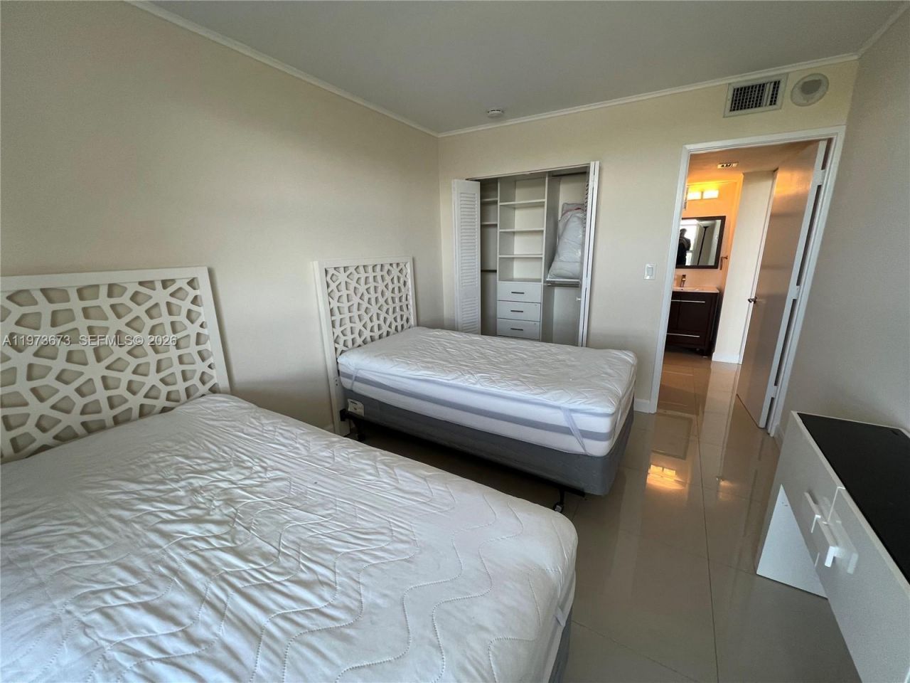 3731 N Country Club Dr, Unit 1424, Aventura, FL 33180 Photo