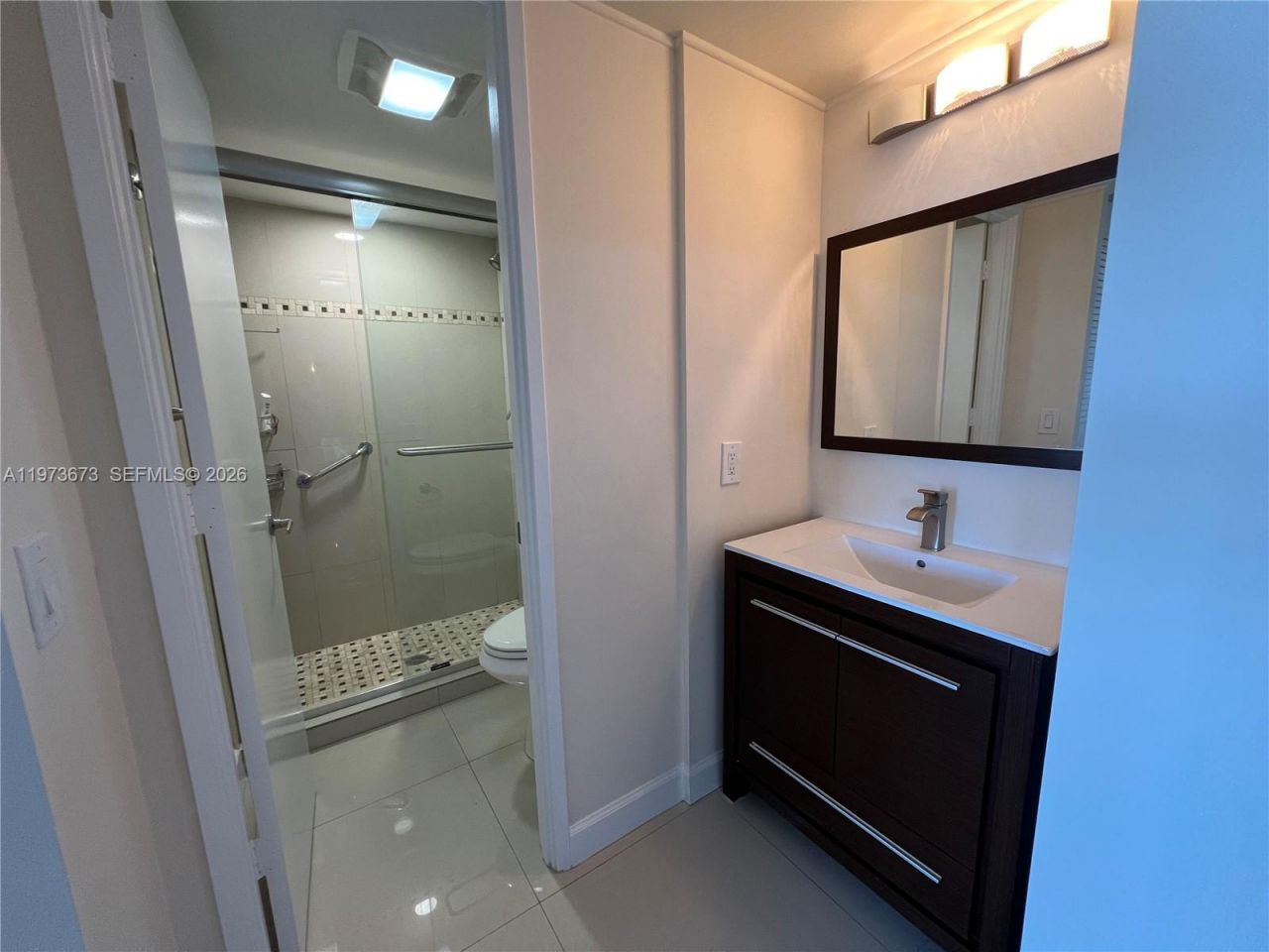 3731 N Country Club Dr, Unit 1424, Aventura, FL 33180 Photo