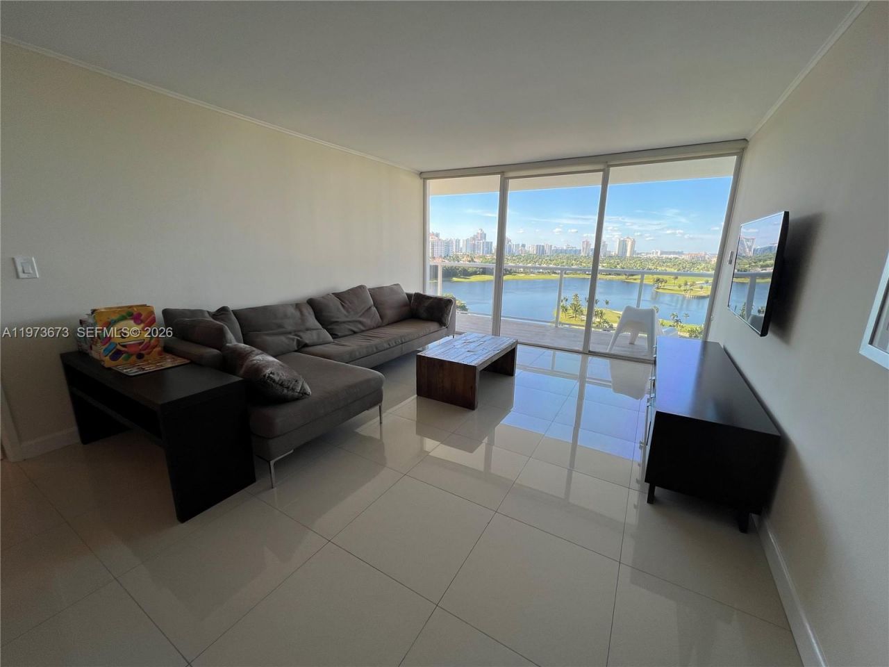 3731 N Country Club Dr, Unit 1424, Aventura, FL 33180 Photo