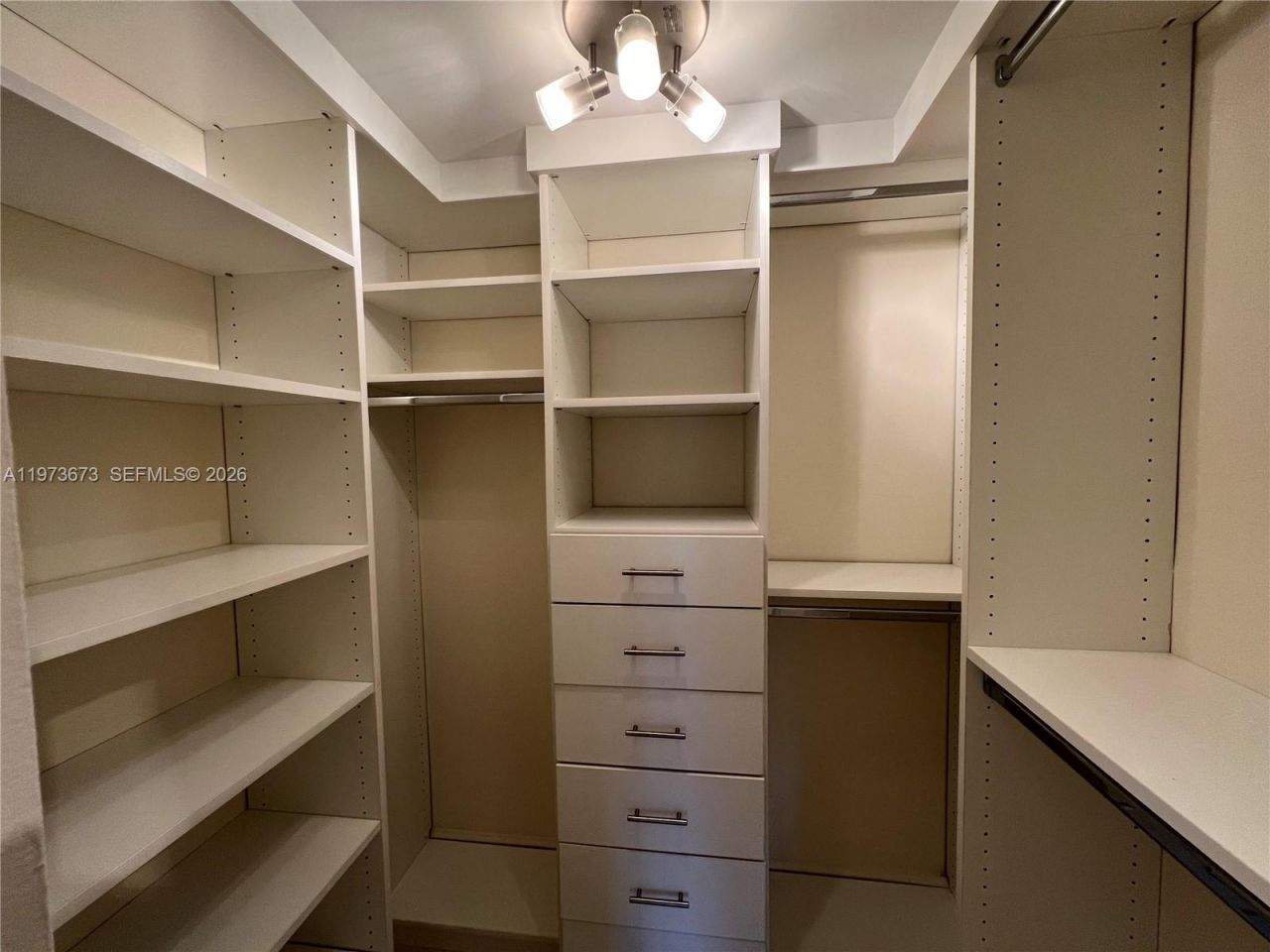 3731 N Country Club Dr, Unit 1424, Aventura, FL 33180 Photo