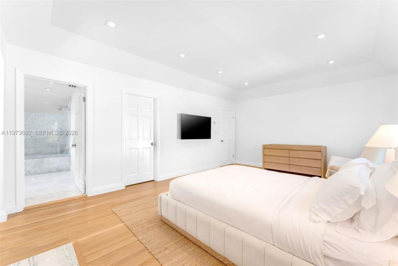 6675 Roxbury Ln , Miami Beach, FL 33141 Photo